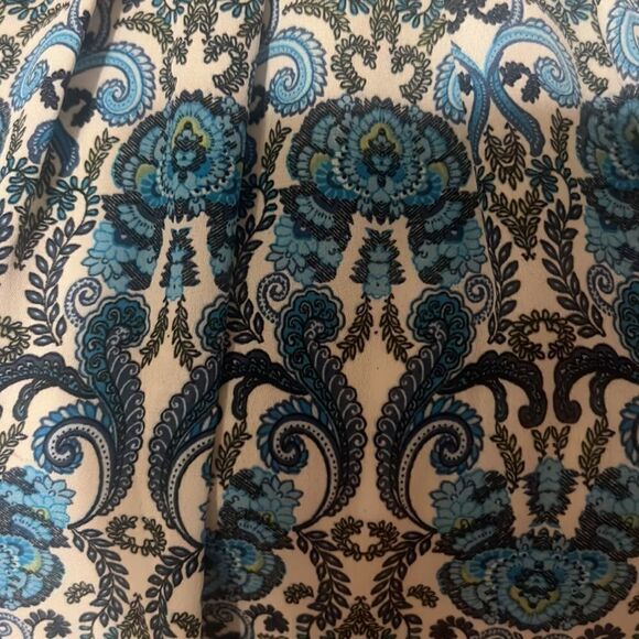 ANNE Carson. Blue floral print. Large. Tank style - Picture 2 of 7